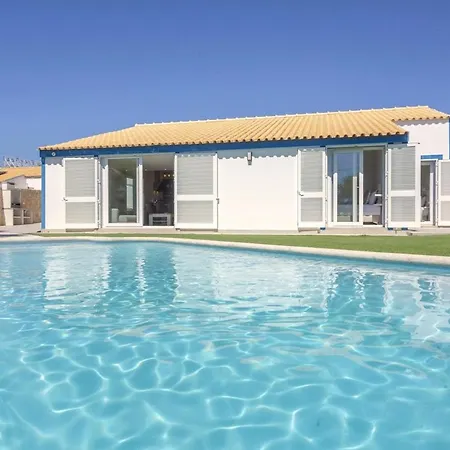 Beautiful With A Pool Vila *