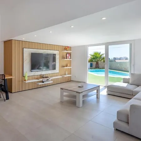 Vila Beautiful With A Pool Albufeira