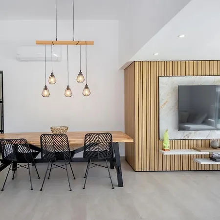 Beautiful With A Pool Vila *