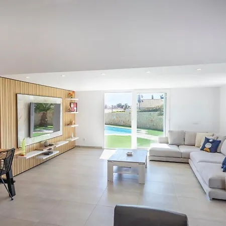 Βίλα Beautiful With A Pool *