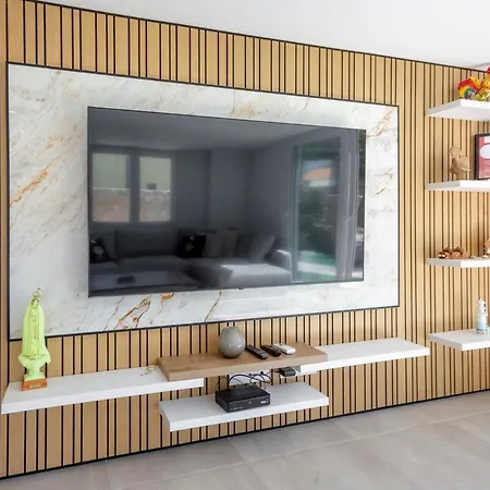 Beautiful With A Pool Αλμπουφέιρα