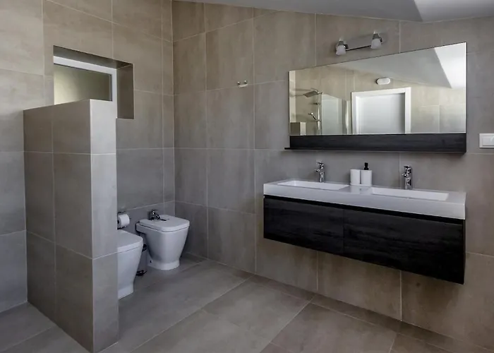 Beautiful With A Pool 알부페이라