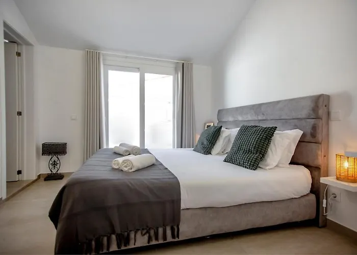 Beautiful With A Pool 别墅 *