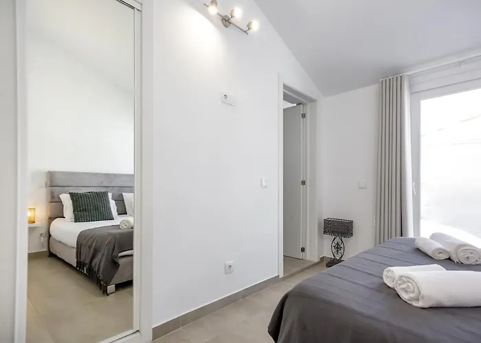 Beautiful With A Pool 别墅 *